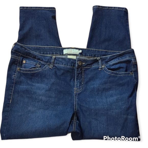 Torrid Dark Wash Jeans - Picture 1 of 6